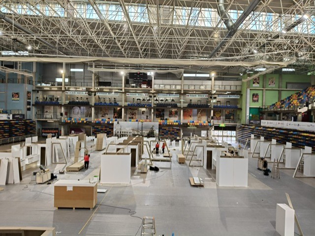 foto del montaje de la feria 8 abril